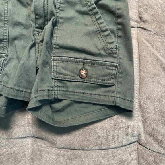 UNIONBAY Women's Olive Cargo Shorts - Picture 7 of 9